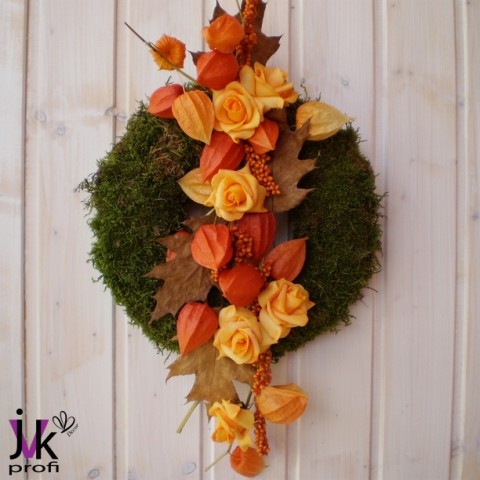 Podzimní věnec Adelina domov dekorace oranžová podzim věnec věneček venkov chata chalupa venkovský celoroční aranžmá floristika na stůl domů 