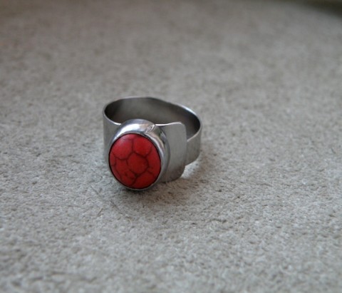 Prsten - nerez + červený howlit prsten nerez ruční práce 