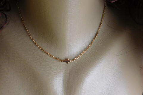 Náhrdelník - nerezový křížek ..... náhrdelník nerez ocel originalita zlatá barva svátostka 