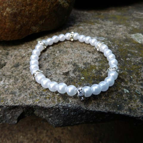 Náramek z bílých perliček náramek bílé voskové perly 