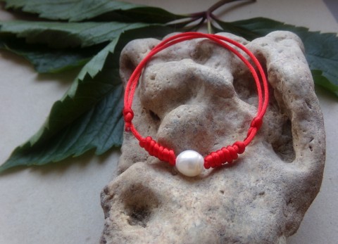 Náramek-červený s říční perlou náramek bílá červený perla 