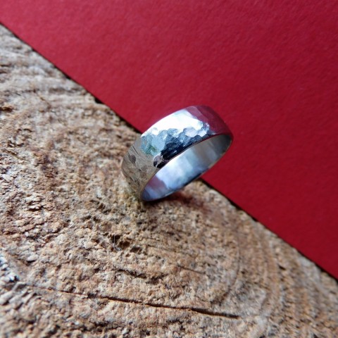 Nerezový prsten se vzorkem prsten nerez tepaný prsten 