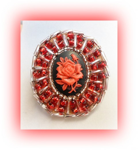 Kamej červená šperk dekorace růže ozdoba kytka stříbrná špendlík ovál kamej okrasa beož 