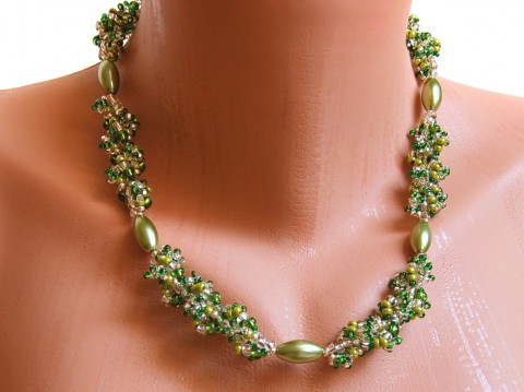 Náhrdelník green/silver šperk náhrdelník originální korálky zelená svěží moderní spirála bižuterie módní rokajl výrazný olivová masivní efektní 