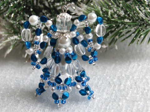 Andělíček - bílá/modrá VAN11 dekorace originální korálky modrá vánoce sklo vánoční ozdoba stříbrná andílek andělíček rokajl něžný čirá třpytivý tvarovky 