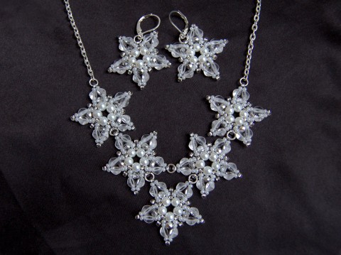 Winter Queen - luxusní souprava šperk náhrdelník originální náušnice moderní bílá svatba souprava krajka luxusní bižuterie módní stříbrná perličky broušené taneční svatební společenská čirá ples efektní 