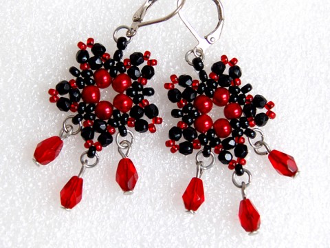 Lady vamp - náušnice červená šperk originální náušnice moderní elegantní černá visací extravagantní bižuterie módní perličky broušené společenské kapky ples efektní gothic třpytivé 