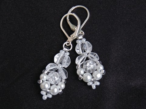 Crystal leaves - jemné náušnice šperk originální náušnice moderní bílá svatba jemné krajka bižuterie módní stříbrná perličky taneční svatební společenské čirá ples efektní 