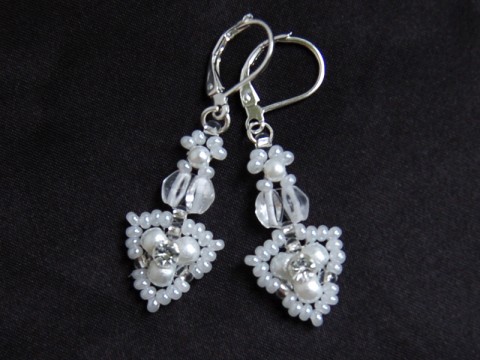 Crystal leaves 03 - jemné náušnice šperk originální kamínky náušnice moderní bílá svatba jemné krajka bižuterie módní stříbrná perličky taneční svatební společenské lístečky čirá ples efektní šatony 