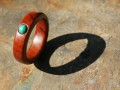 Dřevěný prsten s malachitem
