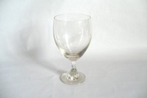 371_ Sklenička broušená, číše, 1985 víno sklo retro sklenička čiré české výrobek nepoužitá nepoškozené nepoužívané 