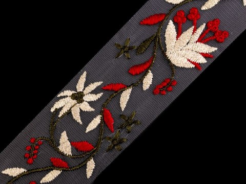 Vyšívaný prýmek na tylu (1m) květy krajka výšivka tyl ozdobný vyšívaný prýmek 