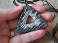 Přívěsek - šedostříbrný trojúhelník