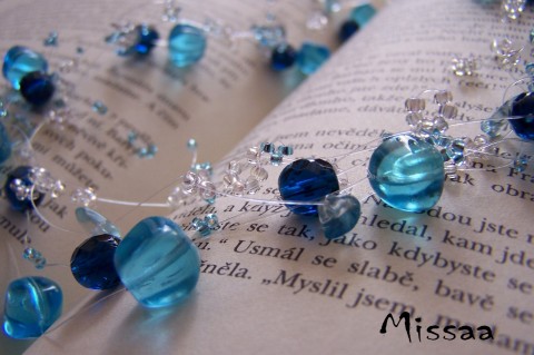 Modro-bílá motanice šperk náhrdelník korálky doplněk bižuterie ohňovky motanice 