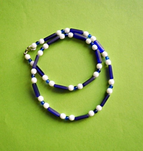náhrdelník - modrobílý náhrdelník elegantní jednoduchý stříbrné komponenty modré a bílé korálky 