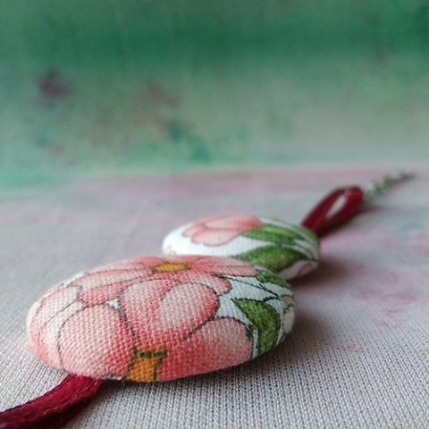 Butonkový náramek Růžičky náramek růžová letní ornament láska růže léto kytka kytice valentýn button buton alergie trny trnitá 