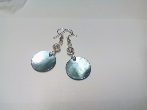 Modré perleťky se stříbrnou perlou modrá elegantní perleťové perleť pruhy pruhované perleťovky 