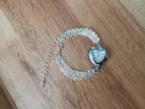 Řetízkové hodinky Srdce- náramkové náramek srdce dárek srdíčko elegantní láska zamilované hodinky řetízek stříbrné řetízkové náramkové 