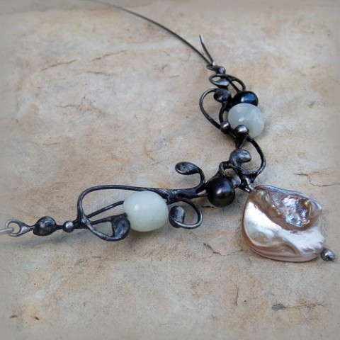 Perleť, perla, serpentin náhrdelník přívěsek cín perleť minerál tiffany perla cínování serpentin cínový letování gagát 