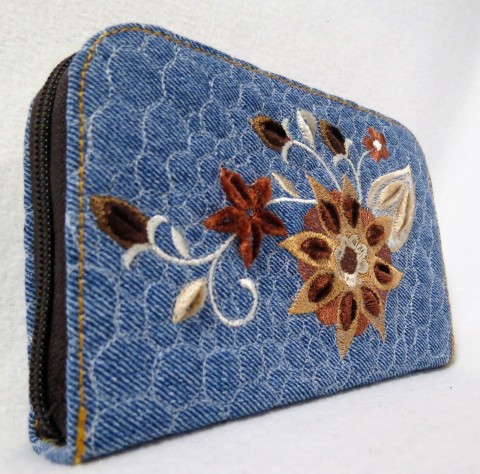 Zipová peněženka RECY DENIM modrá květy ornament kytky výšivka veselá lístky 3d riflovina recy denim zipová s kapsičkou na telefon na karty 