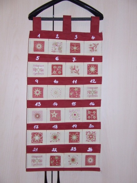 Adventní kalendář červeno krémová vánoce kapsář 
