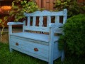 dřevěná lavička