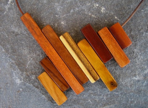 Dřevěná geometrie dřevo řezbářství náhrdelník třešeň ořešák akát švestka mahagon škumpa 
