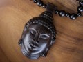 Dřevěný šperk - buddha