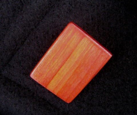 Brož - červená karta dřevo brož višeň 
