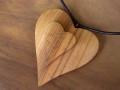 Dřevěný šperk  -  srdce v srdci