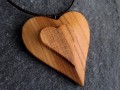 Dřevěný šperk  -  srdce v srdci
