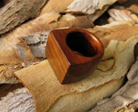 Prsten z ořešáku dřevo prsten ořešák prstýnek 