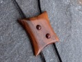 Dřevěný šperk - ořešák a býčí oko