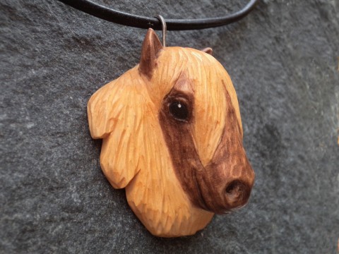 Dřevěný šperk -  koník dřevo náhrdelník kůň koník lípa 
