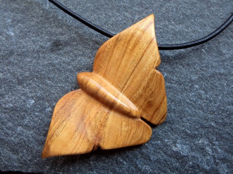 Dřevěný  šperk - motýl dřevo řezbářství třešeň fantazie motýl 