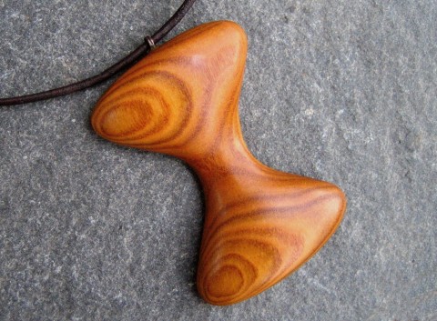 Dřevěný šperk - přesýpací hodiny dřevo řezbářství talisman přívěšek přesýpací 