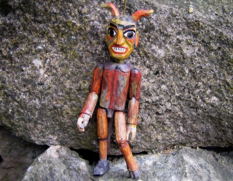 Dřevěná loutka čerta loutka marioneta dřevěný loutky marionetz čert 