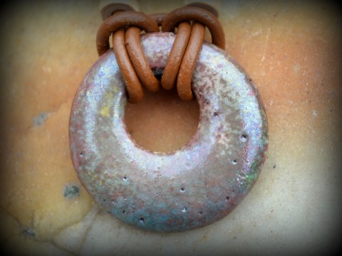 raku šperk kruh přívěšek tyrkysová raku keramický šperk růžovotyrkysová keramika raku 