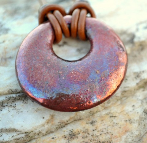 raku šperk měděný kruh zlatá přívěšek měděný raku keramický šperk růžovotyrkysová keramika raku 