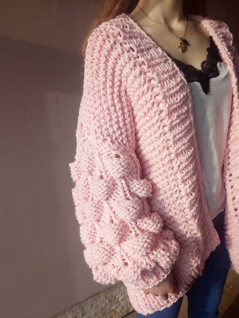 Bubble cardigan pink svetr šedý romantický kardigán ručne pletený hrejivý originálni 