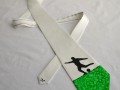 Zeleno-bílo-černá kravata s fotbali