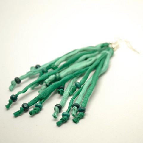 Zeleno-mentolové náušnice hedvábí-d dřevo kostičky korálky zelená náušnice hedvábí korálek mentolová šňůrka 