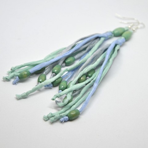 Mentolovo-modro-šedé náušnice hedvá dřevo korálky zelená náušnice modrá šedá hedvábí korálek mentolová šňůrka 