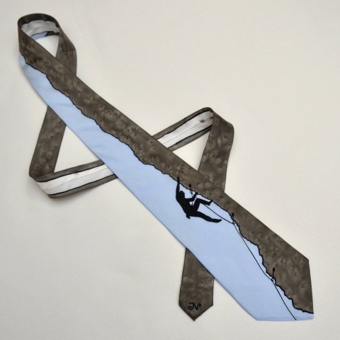 Hedvábná kravata s horolezcem - mod modrá bílá černá šedá hedvábí kravata skála kontura horolezec 