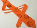 Oranžová kravata s basketbalovými m