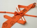 Oranžová kravata s basketbalovými m