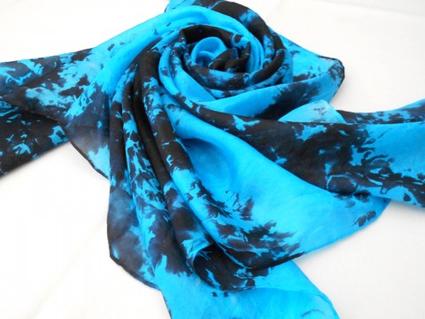 Batikovaný hedvábný šátek tyrkysovo batika černá tyrkysová hedvábí šátek strakatý batikovaný hodváb 