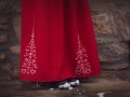 Červená malovaná sukne