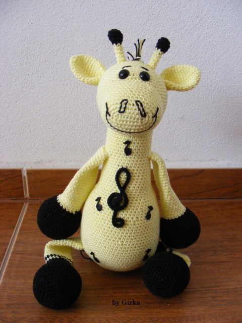 Žirafka Virtuózka v žltom prevedení žirafa dekorace vánoce narozeniny klíč žlutá hračky zoo dárky noty překvapení deti zvířatka 