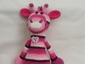 Žirafka v rúžovom šate